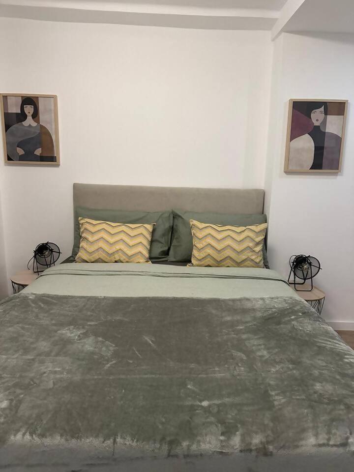 Stylish Renovated Apartment In Chiado Lisboa Exterior foto