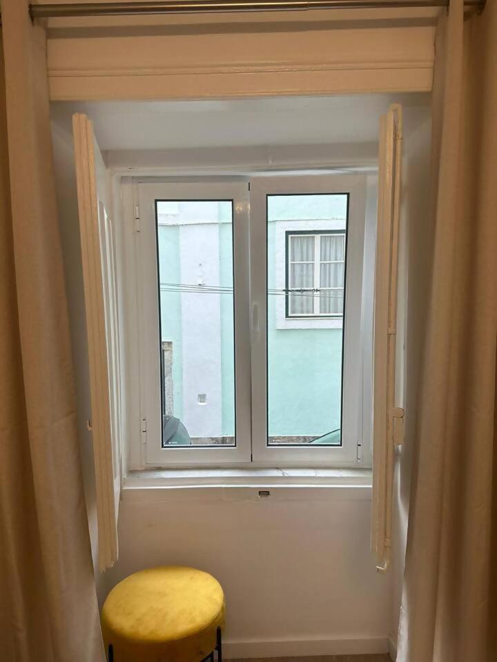 Stylish Renovated Apartment In Chiado Lisboa Exterior foto